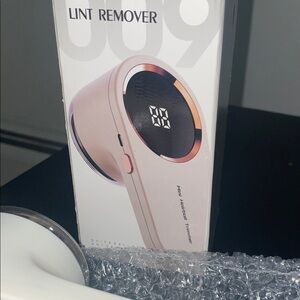 Electric Lint Remover in White and Black